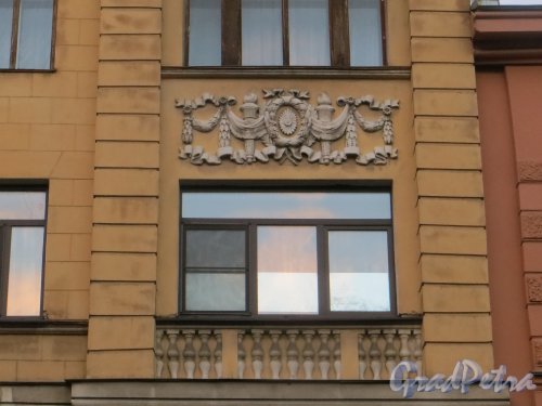 6-я Советская улица, дом 20-22. Фрагмент оформления фасада. Фото 24 декабря 2014 года.