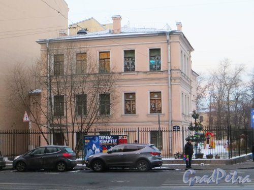 9-я Советская улица, дом 4-6, литера Б. Общий вид здания. Фото 24 декабря 2014 года.