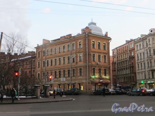9-я Советская улица, дом 10-12. Фасад здания со стороны улицы Моисеенко. Фото 24 декабря 2014 года.