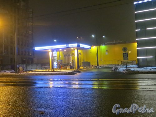 Политехническая улица, дом 4, корпус 3, литера А. Автозаправочная станция «Топ-Сис». Фото 31 декабря 2014 года.