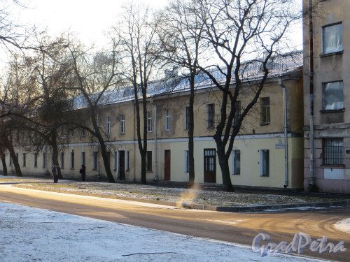 город Кронштадт, Коммунистическая улица, дом 3, литера А. Фасад жилого дома со стороны улицы. Фото 5 января 2015 года.