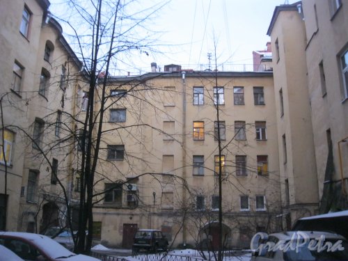 Ул. Лабутина, дом 19 (справа) и дом 90 по Садовой ул. (слева). Общий вид со стороны двора. Фото 6 января 2015 г.