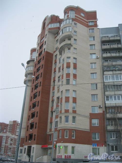Ул. Савушкина, дом 124, корпус 1. Вид с Беговой ул. на угловую часть здания. Фото 8 января 2015 г.