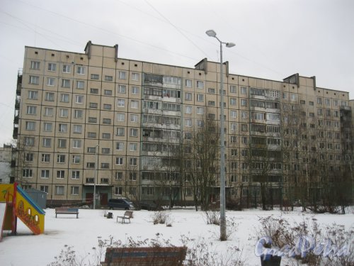 Хасанская ул., дом 24. Фрагмент здания со стороны домов 8 и 10 по Белорусской ул. Фото 12 февраля 2015 г.