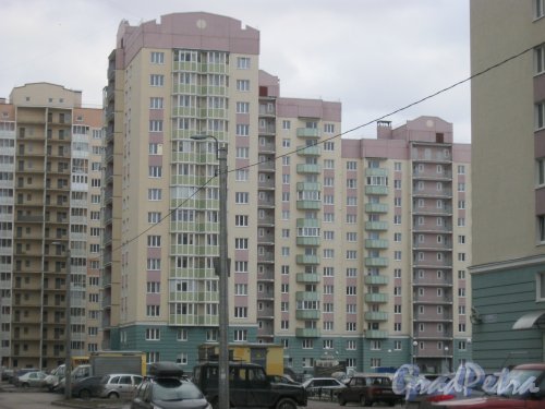 Ул. Маршала Захарова, дом 12, корпус 2. Фрагмент здания. Вид с пр. Героев. Фото 22 февраля 2015 г.