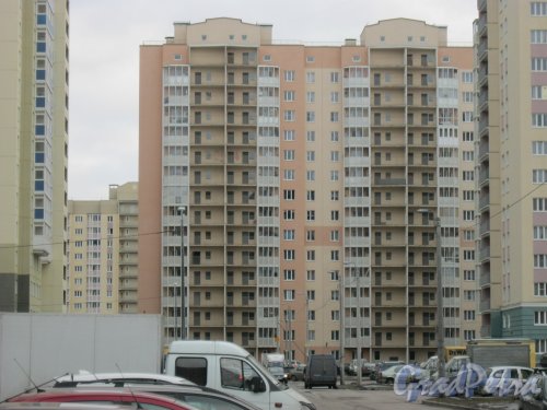 Ул. Маршала Захарова, дом 14, корпус 2. Фрагмент здания. Вид с пр. Героев. Фото 22 февраля 2015 г.