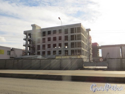 Предпортовая улица, дом 3, литера Б. Строительство нового корпуса. Фото 6 марта 2015 года.