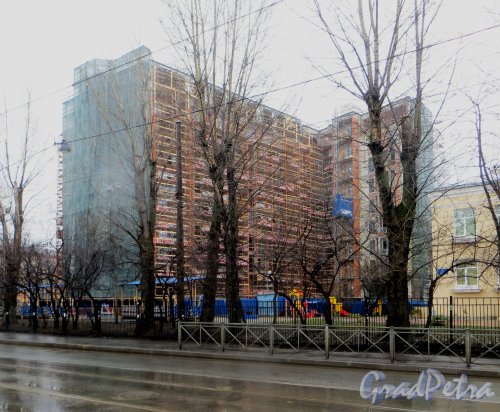 Улица Чапаева, дом 18 (16а). Общий строительства жилого комплекса «Чапаева, 16». Вид с улицы Мира. Фото 9 марта 2015 года.