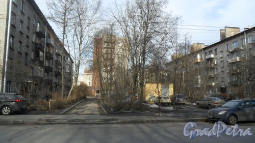 Новороссийская улица, дом 12. Вид дома с улицы Новороссийская. Фото 6 марта 2015 года.