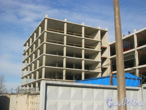 Кубинская ул., дом 76, корпус 7. Строительство здания. Вид с территории дома 78. Фото 6 марта 2015 г.