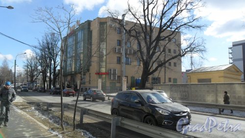 Улица Аккуратова, дом 13. Универсам «Магнит». Фото 22 марта 2015 года.