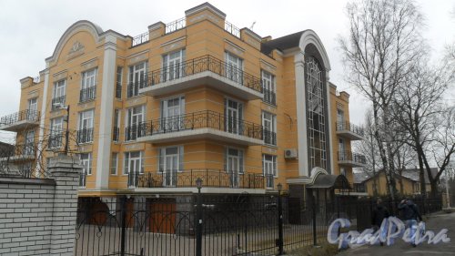 Поклонногорская улица, дом 50. Вид дома с улицы Поклонногорской. Фото 30 марта 2015 года.