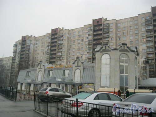 Ул. Передовиков, дом 29, корпус 1 (жилой дом на заднем плане). Общий вид. Фото 8 марта 2015 г.