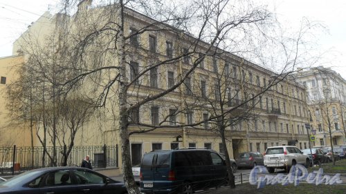 6-я Красноармейская улица, дом 22. Угол улицы 6-ой Красноармейской и Советского переулка. 4-этажный жилой дом 1878 года постройки с капитальным ремонтом 1972 года. Фото 15 апреля 2015 года.