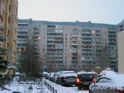 Яхтенная ул., дом 4, корпус 3. Общий вид с Яхтенной ул. Фото 8 января 2015 г.