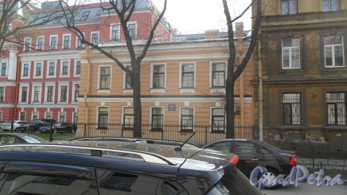 10-я Красноармейская улица, дом 22, литер Д. Административное здание. Фото 5 мая 2015 года.