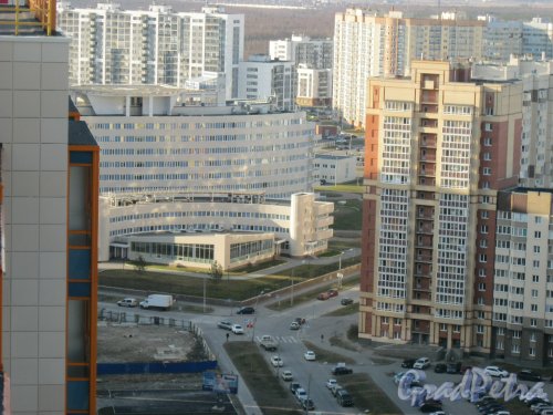 Ул. Оптиков, дом 54. Вид с крыши дома 2 по Лыжному пер. Фото 18 апреля 2014 г.