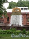 Шпалерная ул., д. 56. Музей «Мир воды», фонтан-памятник в сквере. фото июль 2014 г.