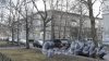 Сестрорецкая улица, дом 2. 4-этажный жилой дом в стиле сталинского неоклассицизма 1955 года постройки. 5 парадных. 7 квартир(255 комнат). Вид дома с Сестрорецкой улицы. Фото 7 декабря 2015 года.