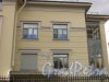 город Павловск, улица Первого Мая, дом 10, корпус 1, литера А. Правая часть фасада с номером здания. Фото 13 октября 2013 года.