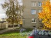 город Павловск, Госпитальная улица, дом 1, литера А. Фрагмент фасада с номером здания. Фото 13 октября 2013 года.
