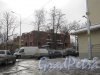 Большая Озёрная улица, дом 80. На земельном участке ИЖС, расположен объект недвижимости, обладающий признаками блокированного и многоквартирного дома. Фото 13 марта 2012 года.