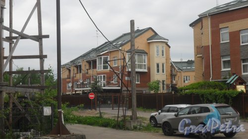 1-я Утиная улица, дом 21. Вид дома с улицы 1-ой Утиной. Фото 2 июня 2015 года.