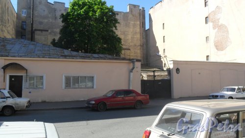 8-я Красноармейская улица, дом 12. Нежилое здание общей площадью 158 квадратных метров. Фото 6 июня 2015 года.