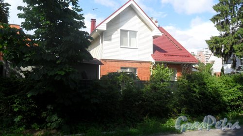 Улица Эстонская, дом 15, корпус 1. Фото 1 июля 2015 года.