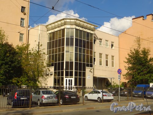 улица Мира, дом 34. Общий вид административного здания. Фото 8 сентября 2014 года.