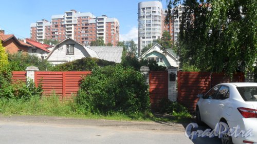 Рябиновая улица, дом 3. Общий вид участка. Фото 21 июля 2015 года.