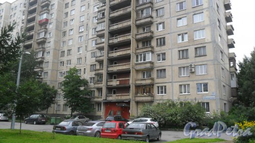 Улица Композиторов,дом 11,корпус 1. 14-этажный жилой дом 137 серии. Фото 7 августа 2015 года.