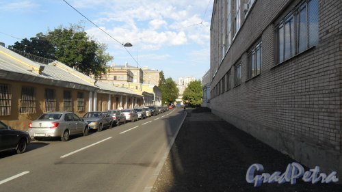 Улица Лисичанская. Панорама улицы. Ремонт тротуара. Фото 12 августа 2015 года.