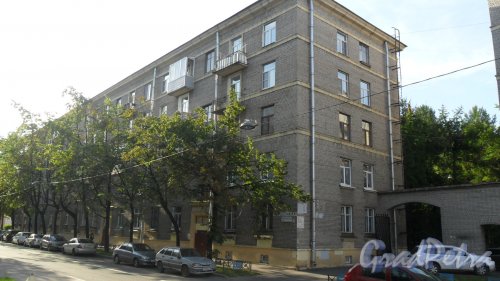 Лисичанская ул., дом 14 / Сердобольская ул., дом 71. 5-этажный жилой дом серии 1-405 1958 года постройки. Фото 12 августа 2015 года.