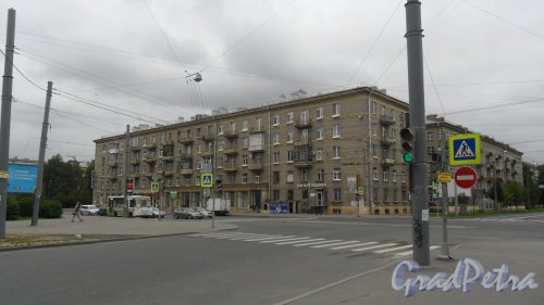 Торжковская улица, дом 6. 5-этажный жилой дом серии 1-405. Фото 16 августа 2015 года.