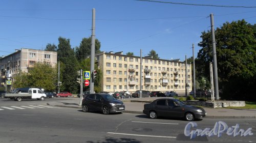 Улица Торжковская, дом 8. Жилой дом серии 1-507. 3 парадные,60 квартир. Фото 20 августа 2015 года.