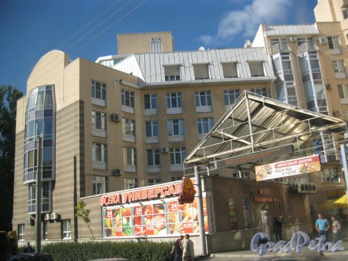 Боткинская ул., дом 15, корпус 1. Фрагмент фасада здания со стороны Боткинской ул. Фото 18 августа 2015 г.