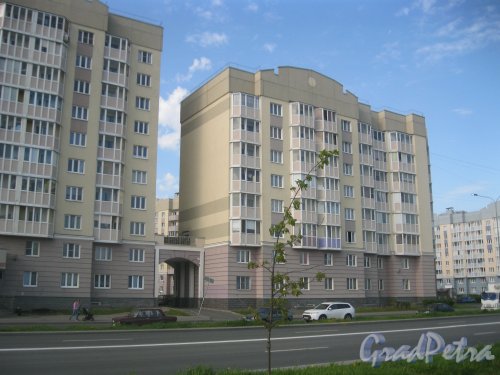Ул. Маршала Захарова, дом 18, корпус 1, литера А. Общий вид здания с ул. Маршала Захарова. Фото 27 мая 2015 г.