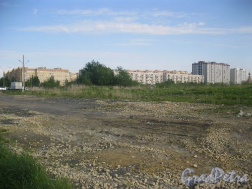 Ул. Маршала Захарова, дом 7. Вид с ул. Маршала Захарова на территорию, где ранее была автостоянка. Фото 27 мая 2015 г.