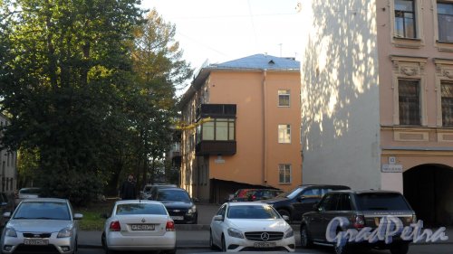 Улица Михайлова, дом 12, литер Б. 3-этажный жилой дом 1880 года постройки. 13 квартир. Фото 12 октября 2015 года.