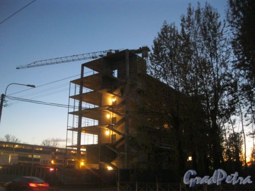 Кронштадтская ул., дом 9 (ориентировочный адрес). Строительство здания. Фото 27 октября 2015 г.