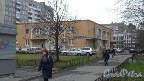 Долгоозерная улица, дом 16, корпус 2. 2-этажное административное здание. Отделение почты России 197350. Фото 13 ноября 2015 года.