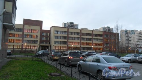 Планерная улица, дом 69, корпус 2. Средняя общеобразовательная школа №246 с дошкольным отделением. Фото 13 ноября 2015 года.