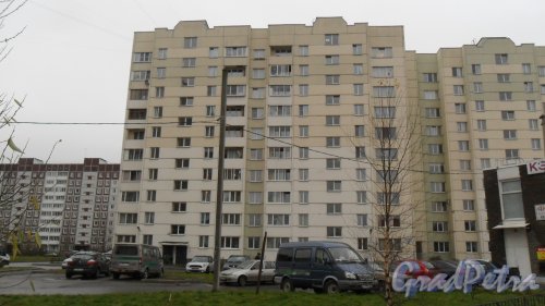 Улица Глухарская, дом 5, корпус 2. Вид дома со стороны проспекта Авиаконструкторов. Фото 20 ноября 2015 года.