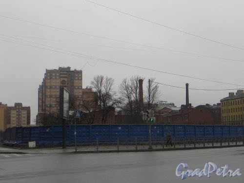 Участок между улицей Шкапина и улицы Розенштейна со стороны Обводного канала. Вид на строительство жилого комплекса «Панорама 360». Фото 11 марта 2015 года.
