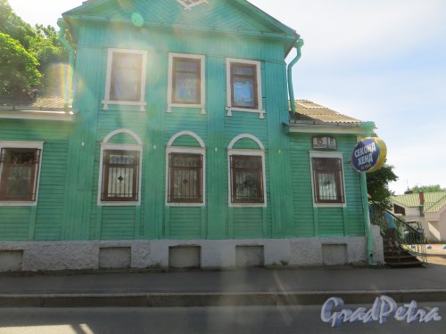г. Сестрорецк, улица Воскова, дом 15. Фасад здания с номером дома. Фото 23 июля 2015 года.