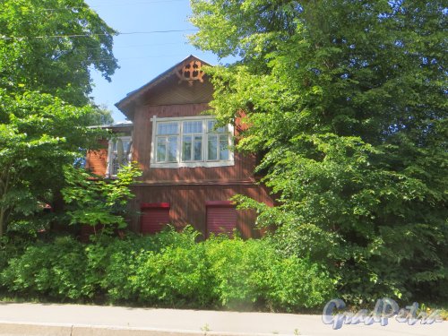 город Сестрорецк, улица Коммунаров, дом 47. Фасад жилого дома. Фото 27 июля 2015 года.