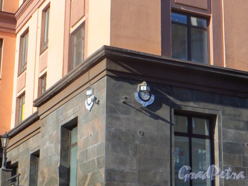 Парадная улица, дом 3, корпус 2, литера А. Фрагмент фасада с номером здания. Фото 14 августа 2015 года.
