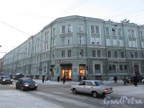 Казанская улица, дом 45 / Вознесенский проспект, дом 17. Угловая часть здания. Фото 15 января 2016 года.