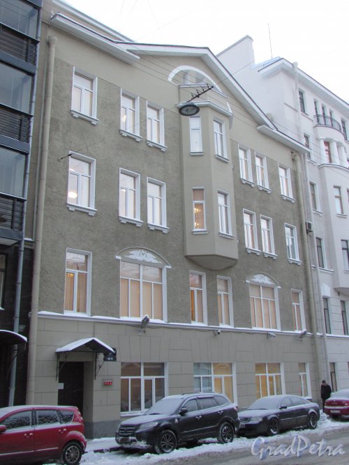 Казанская улица, дом 60 (левая часть) (Фонарный переулок, дом 18). Общий вид здания. Фото 15 января 2016 года.